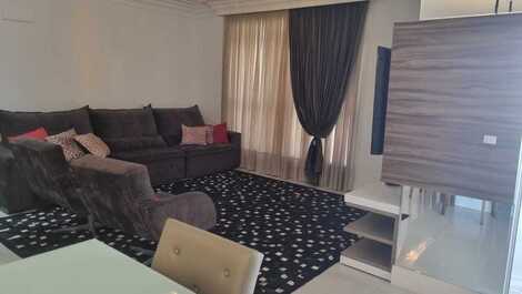 BEAUTIFUL APARTMENT 4 SUITES. BATHTUB, 3 GARAGES. NEAR RUSSI SHOPPING.