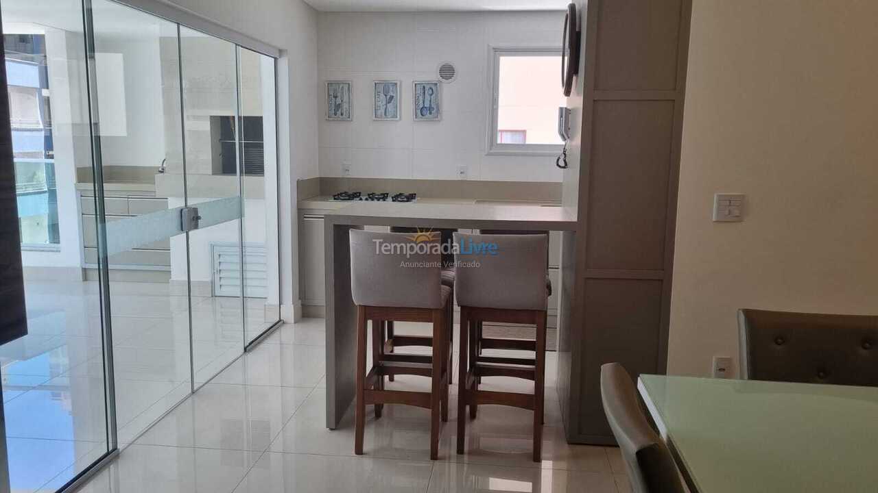 Apartamento para aluguel de temporada em Itapema (Meia Praia)