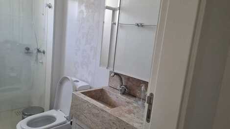 HERMOSO APARTAMENTO 4 SUITES, BAÑERA, 3 GARAJES, CERCA DEL SHOPPING RUSSI.