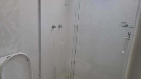 BEAUTIFUL APARTMENT 4 SUITES. BATHTUB, 3 GARAGES. NEAR RUSSI SHOPPING.