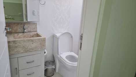 HERMOSO APARTAMENTO 4 SUITES, BAÑERA, 3 GARAJES, CERCA DEL SHOPPING RUSSI.