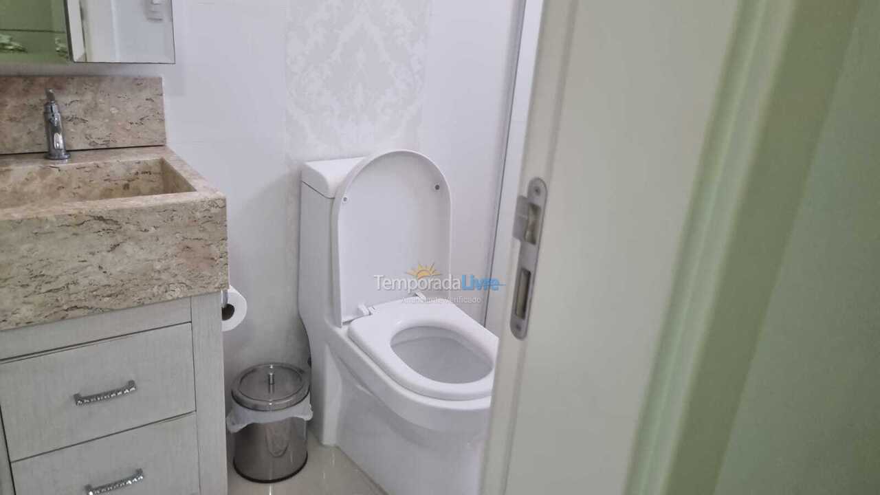 Apartamento para aluguel de temporada em Itapema (Meia Praia)