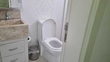 HERMOSO APARTAMENTO 4 SUITES, BAÑERA, 3 GARAJES, CERCA DEL SHOPPING RUSSI.