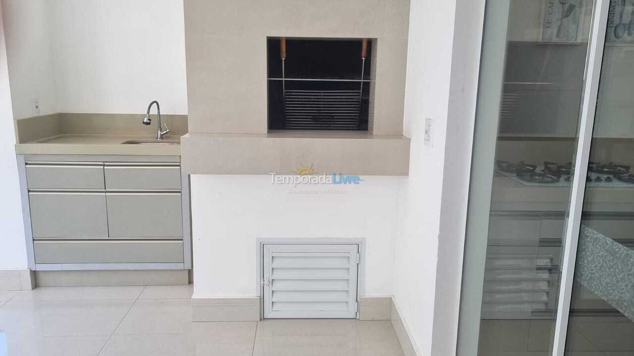 Apartamento para aluguel de temporada em Itapema (Meia Praia)