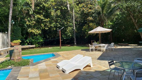 SEASONAL HOUSE FACING GUARATUBA BEACH, 80 METERS FROM THE SAND