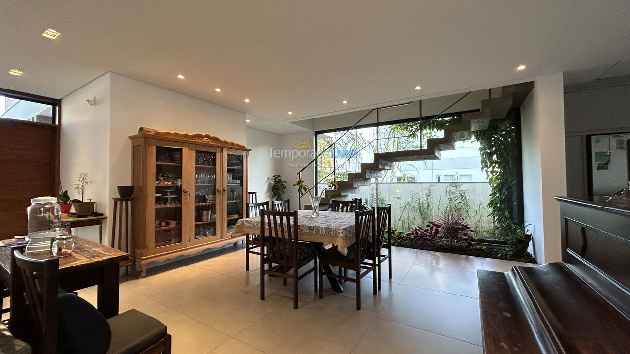 Casa para aluguel de temporada em Florianopolis (Jurerê Internacional)