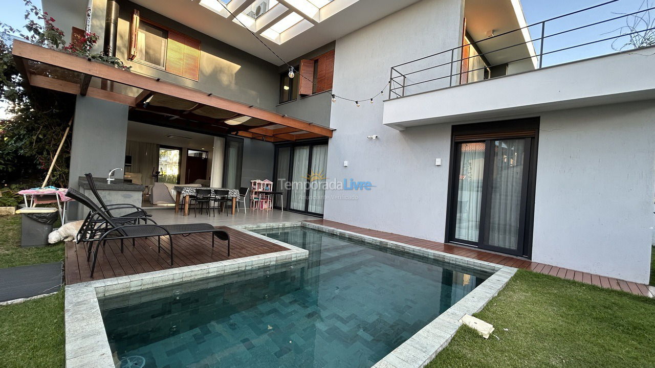Casa para aluguel de temporada em Florianopolis (Jurerê Internacional)