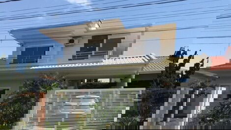 Casa para alugar em Bombinhas - Praia de Canto Grande Mar Sem Ondas
