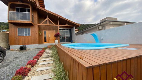 House with Pool in Bombas