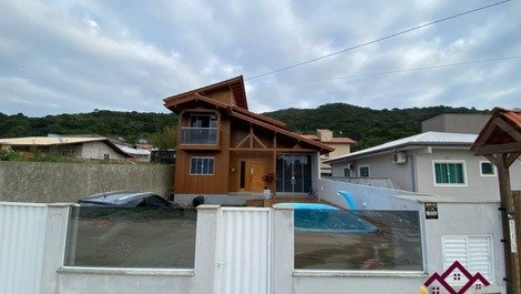 House with Pool in Bombas