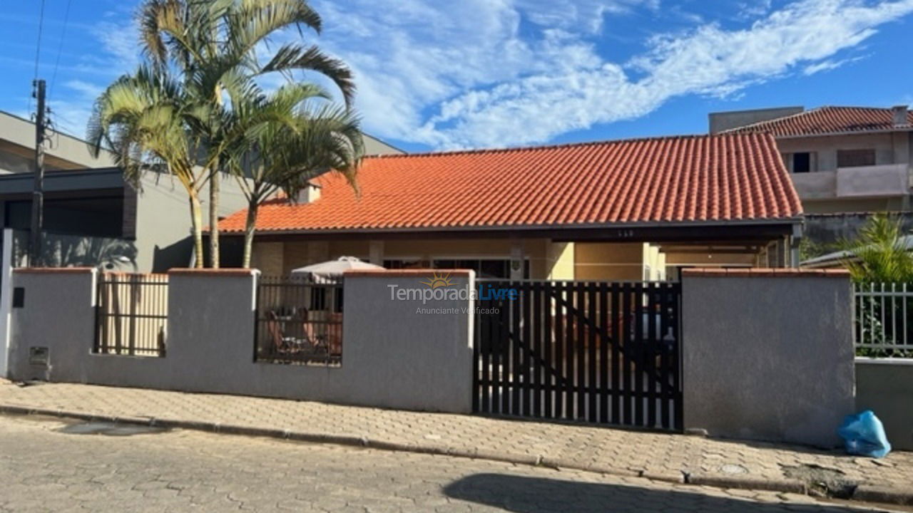 Casa para aluguel de temporada em São Francisco do Sul (Prainha)