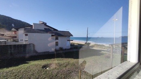 Excellent seafront property, 1 suite plus 3 bedrooms with AC, WI-FI