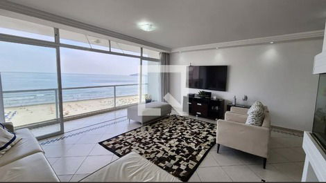LUXURY APARTMENT IN FRONT OF THE SEA