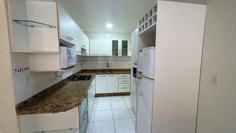 2 BEDROOM APARTMENT IN THE CENTER OF BOMBINHAS