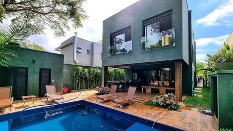 Beautiful house with 5 suites for 12 people on the Riviera de São Lourenço