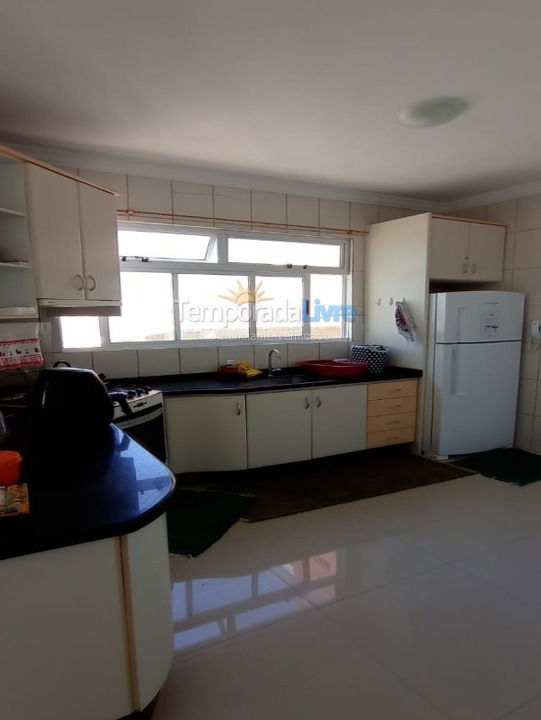 Apartamento para aluguel de temporada em Itapema (Meia Praia)