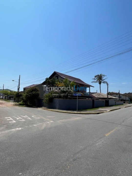 Casa para alquiler de vacaciones em São Francisco do Sul (Praia Grande)