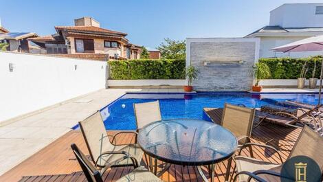 Great house for family and friends for vacation rental in Jurerê