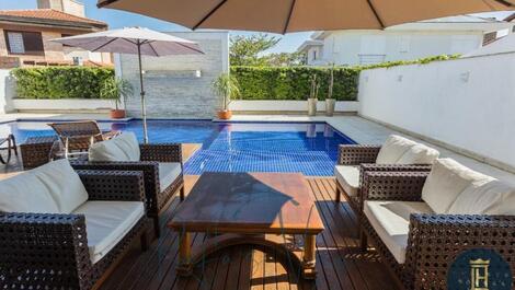 Great house for family and friends for vacation rental in Jurerê