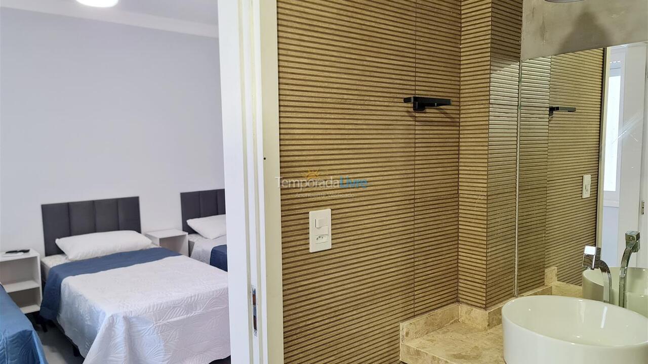 Apartamento para aluguel de temporada em Guarujá (Pitangueiras)