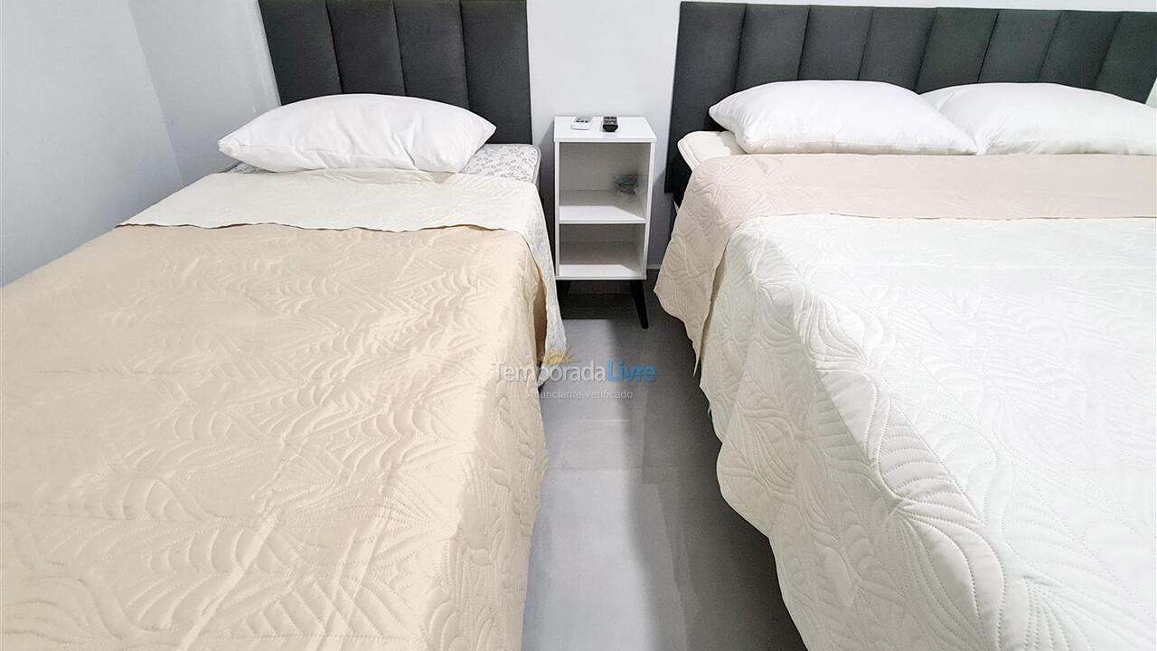 Apartamento para aluguel de temporada em Guarujá (Pitangueiras)