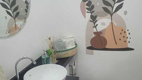 Ap. Ubatuba, Wifi, Smart TV, 2 Suít., vaga coberta, piscina.