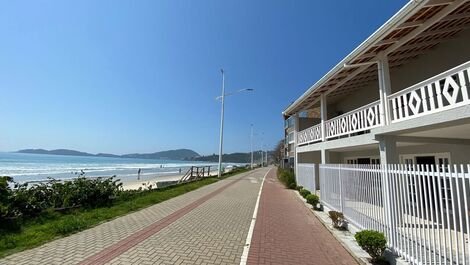 HOUSE BEIRA MAR, BOMBAS BEACH BOARD, 04 SUITES, FOR 14 PEOPLE
