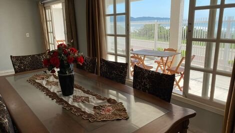 HOUSE BEIRA MAR, BOMBAS BEACH BOARD, 04 SUITES, FOR 14 PEOPLE