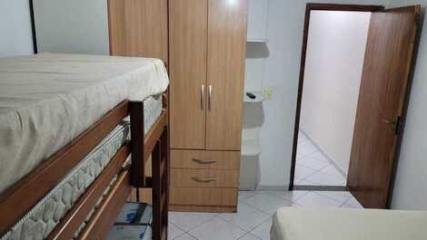 Limdo apartamento para férias e temporada na Vila Guilhermina PG.