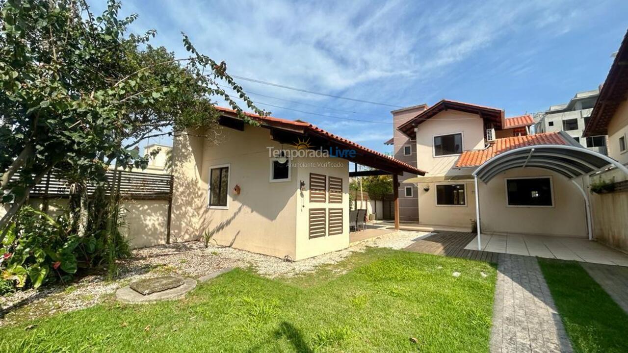 Casa para alquiler de vacaciones em Bombinhas (Praia de Bombas)