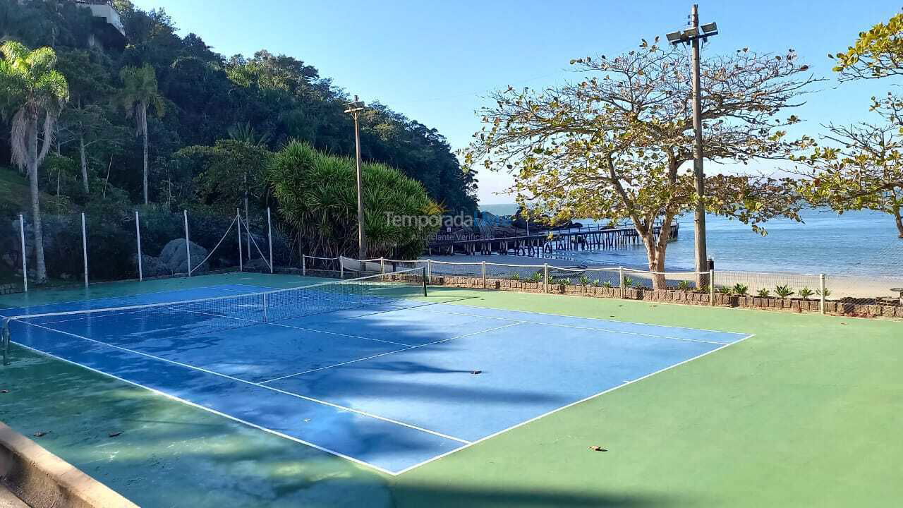 Casa para aluguel de temporada em Governador Celso Ramos (Armação da Piedade)