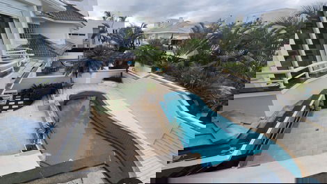 Great house for the season in Jurerê Internacional