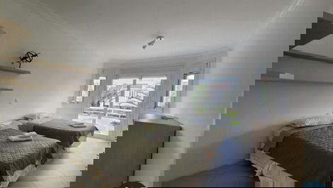 Great house for the season in Jurerê Internacional