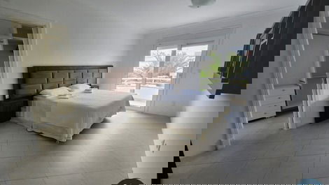 Great house for the season in Jurerê Internacional