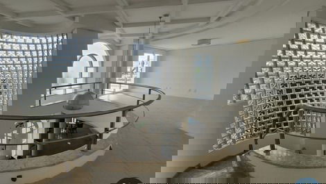 Great house for the season in Jurerê Internacional