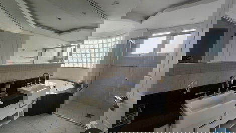 Great house for the season in Jurerê Internacional