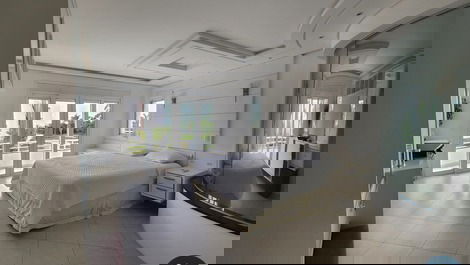 Great house for the season in Jurerê Internacional