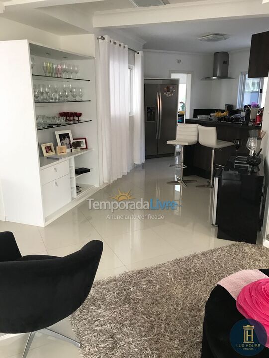 Casa para aluguel de temporada em Florianopolis (Jurerê Internacional)