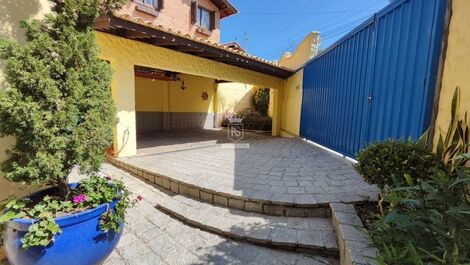 House with 4 seasonal bedrooms, Center - Bombinhas