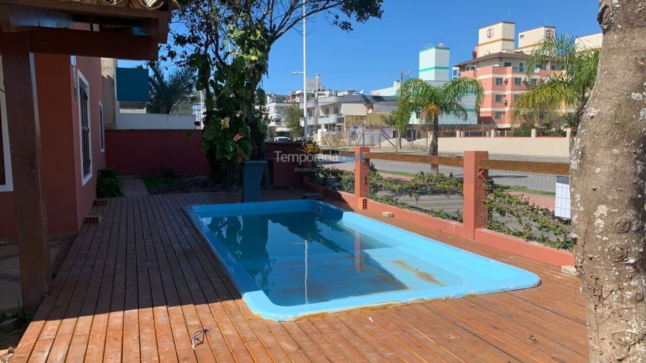 Casa para alquiler de vacaciones em Bombinhas (Praia de Bombas)