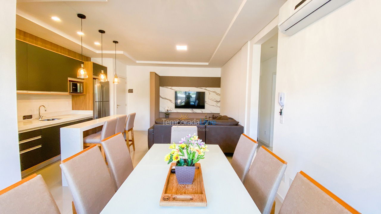 Apartamento para aluguel de temporada em Governador Celso Ramos (Praia de Palmas)