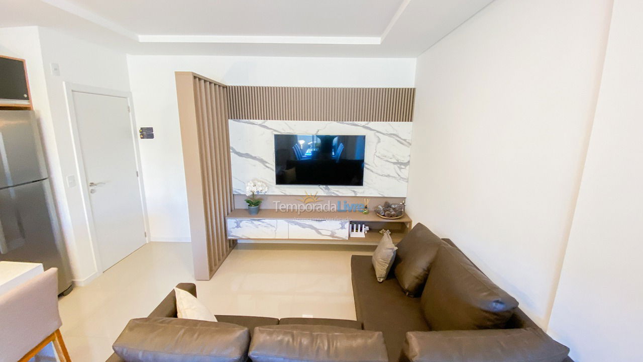 Apartamento para aluguel de temporada em Governador Celso Ramos (Praia de Palmas)