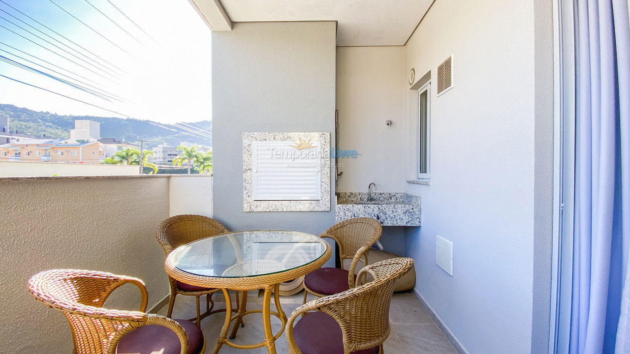 Apartamento para aluguel de temporada em Governador Celso Ramos (Praia de Palmas)
