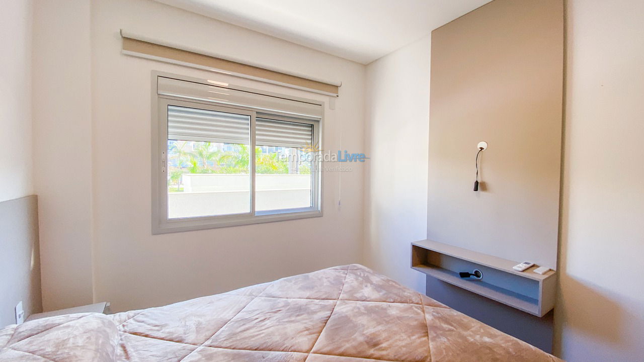 Apartamento para aluguel de temporada em Governador Celso Ramos (Praia de Palmas)