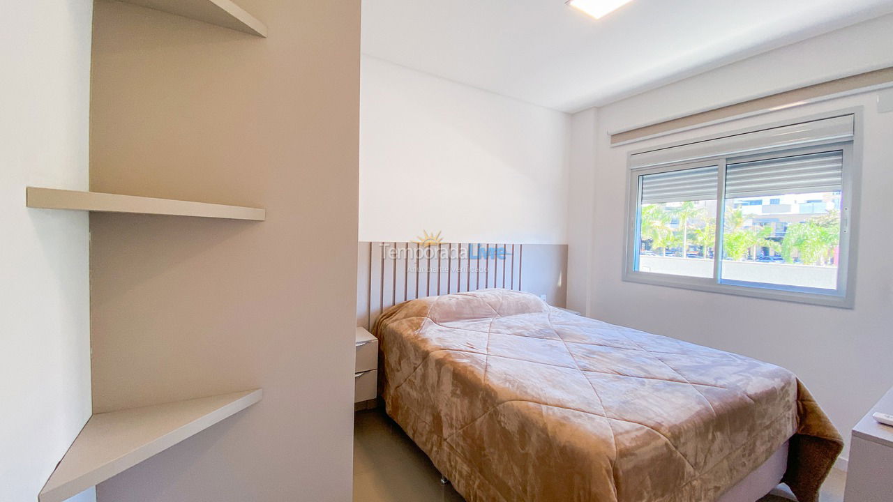 Apartamento para aluguel de temporada em Governador Celso Ramos (Praia de Palmas)