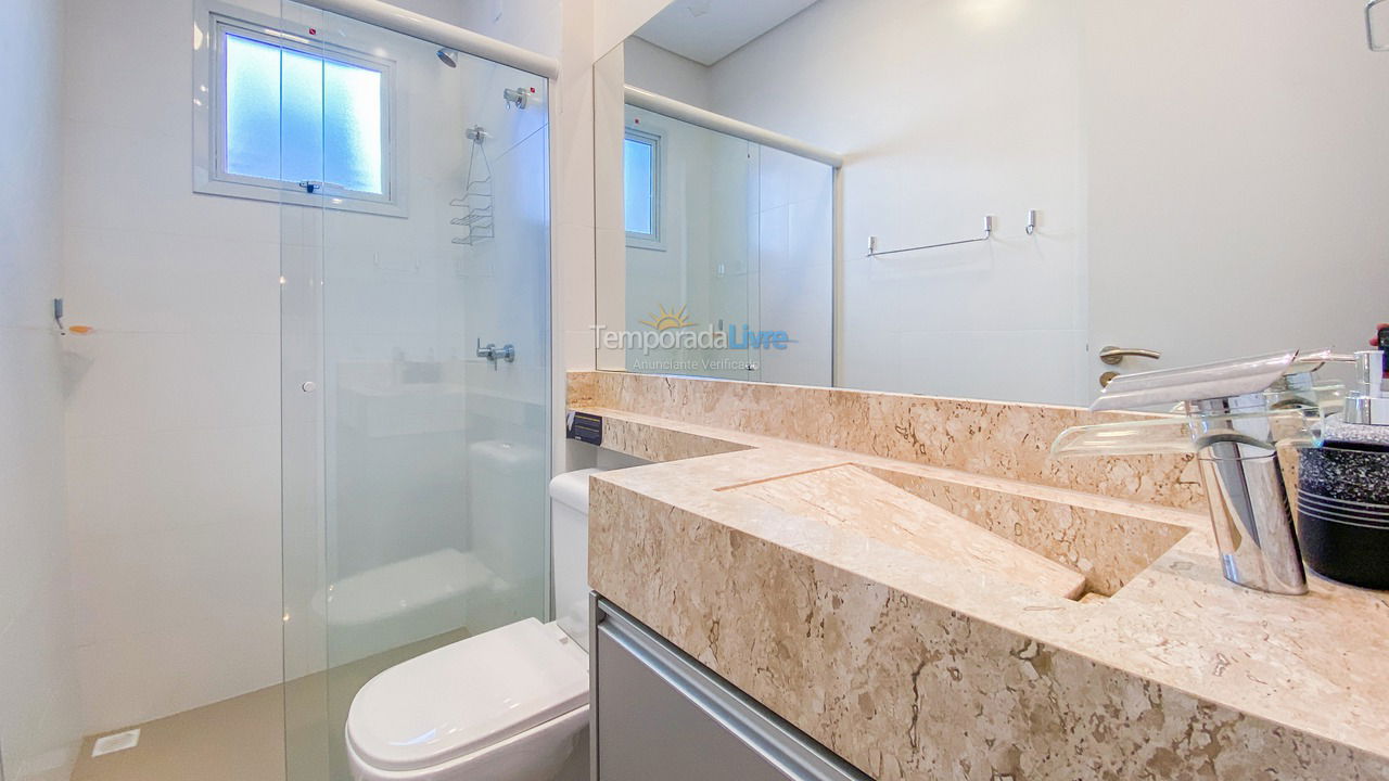 Apartamento para aluguel de temporada em Governador Celso Ramos (Praia de Palmas)