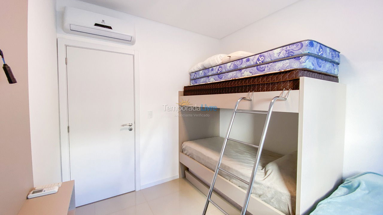 Apartamento para aluguel de temporada em Governador Celso Ramos (Praia de Palmas)