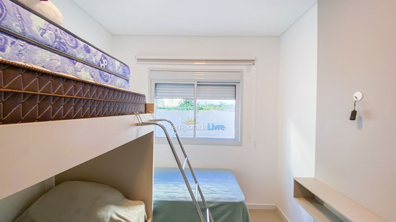 Apartamento para aluguel de temporada em Governador Celso Ramos (Praia de Palmas)