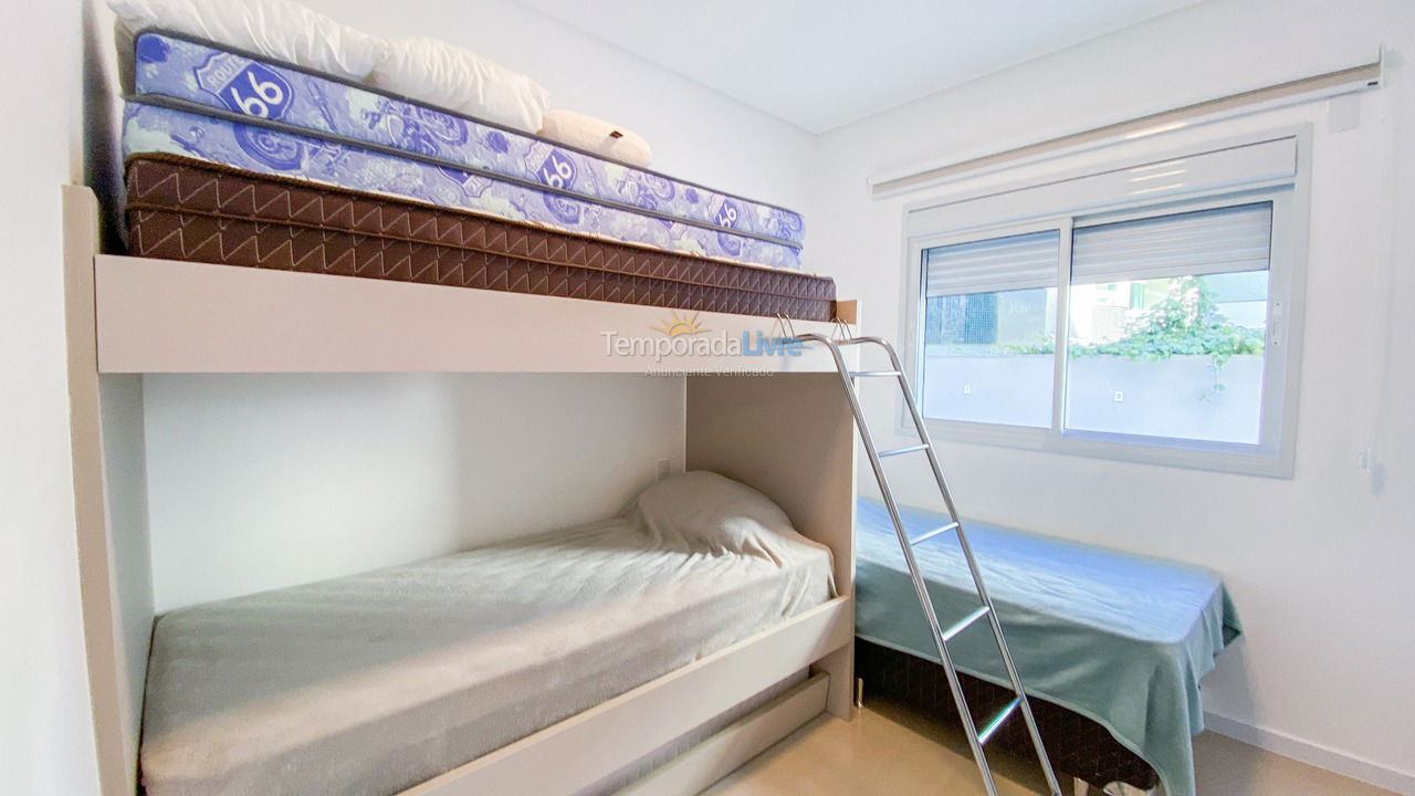Apartamento para aluguel de temporada em Governador Celso Ramos (Praia de Palmas)