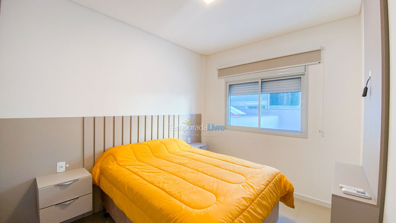 Apartamento para aluguel de temporada em Governador Celso Ramos (Praia de Palmas)